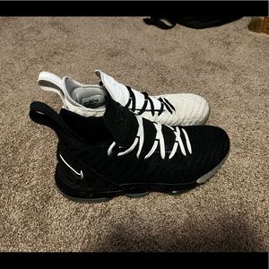 Lebron XVI 16 Equality White&Black Size 7 (Mens). USED